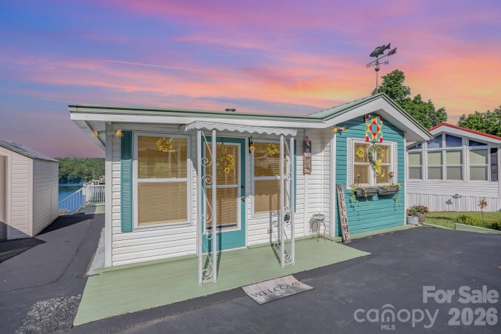 125 Maple Street active home in Badin Shores Resort, New London, NC
