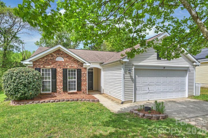 1605 Royal Tree Court sold home in Oakdale Green, Charlotte, NC