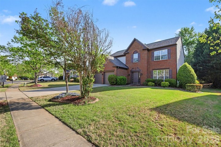 9144 Linden Tree Lane pending home in Weston Glen, Charlotte, NC