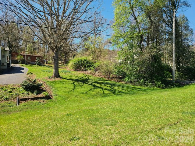 106 Yates Avenue sold home in Ridgecrest, Black Mountain, NC