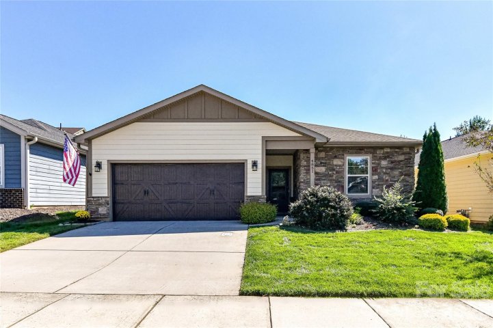 4851 Looking Glass Trail active home in Trilogy Lake Norman, Denver, NC
