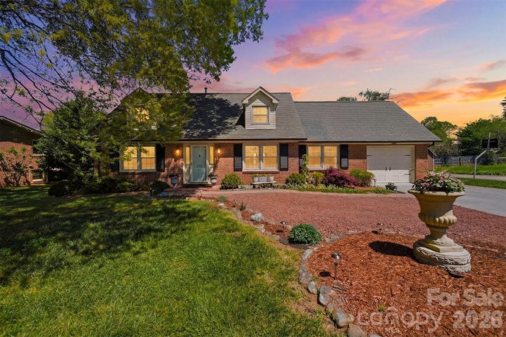 2315 29th Avenue Drive sold home in Havenwood, Hickory, NC