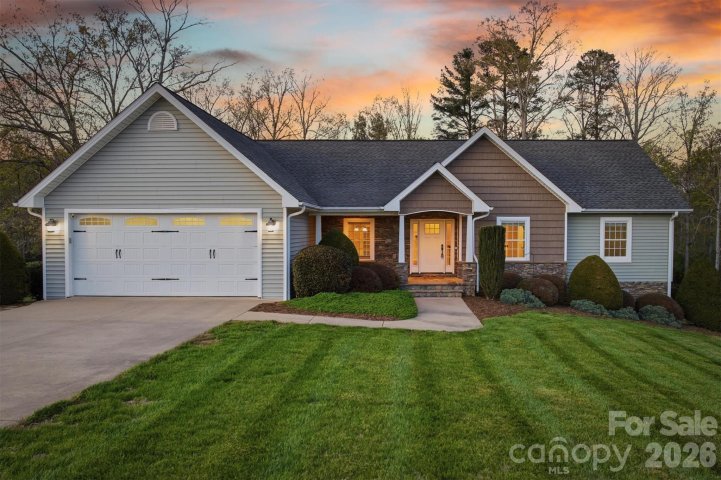Homes in Twin Oaks, Granite Falls