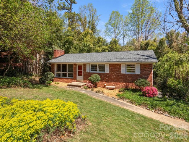 32 Hillendale Road pending home in Kenilworth, Asheville, NC