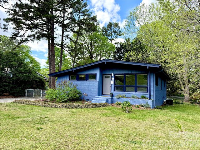 1511 Briarfield Drive pending home in Sheffield Park, Charlotte, NC