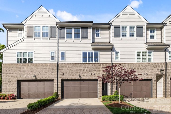 1241 Cotswold Place active home in Cotswold, Charlotte, NC