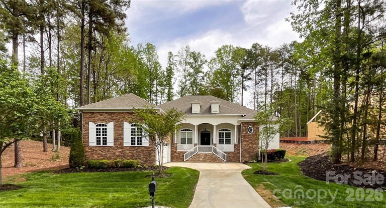 7575 Cottonwood Drive active home in Lakewood, Denver, NC