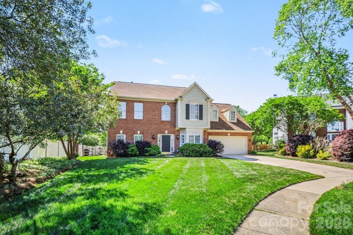 608 Eden Wood Court sold home in Matthews Estates, Matthews, NC