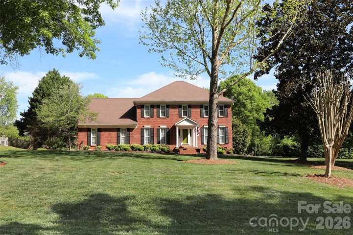 8810 Scarsdale Drive pending home in Glencroft, Mint Hill, NC