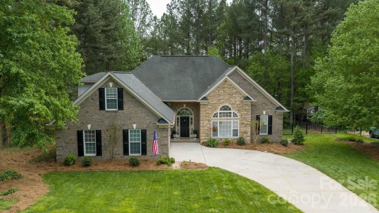 Homes in Honeysuckle Creek, Mooresville