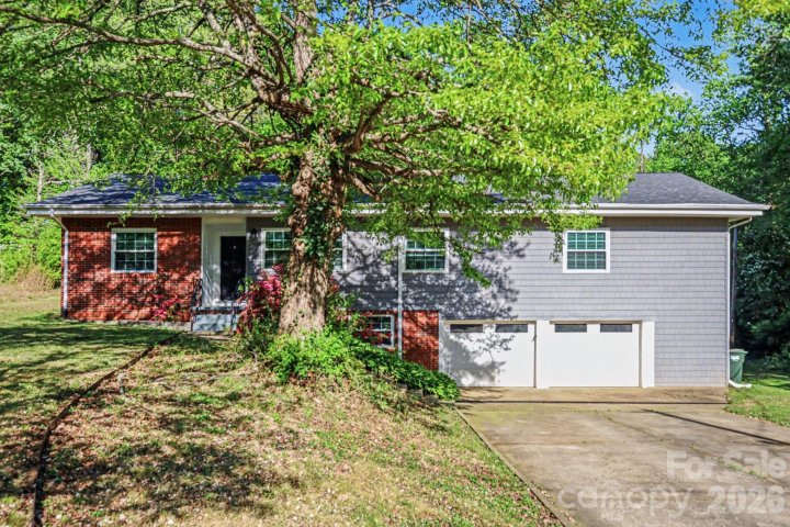 Homes in Pinebrook Park, Hickory