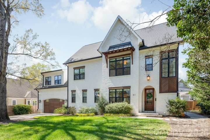 511 Lorna Street pending home in Chantilly, Charlotte, NC