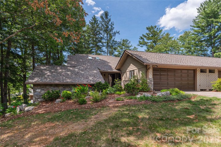 1101 Timber Trail pending home in The Timbers, Asheville, NC