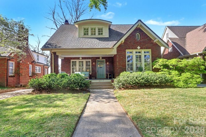 2317 Charlotte Drive pending home in Dilworth, Charlotte, NC
