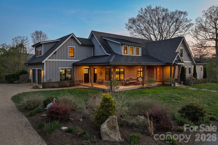 18 Majestic Oak Circle pending home in Sovereign Oaks, Asheville, NC