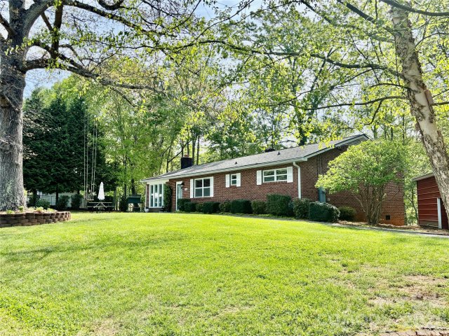 2730 Fourth Street Place pending home in Forest Hills, Hickory, NC