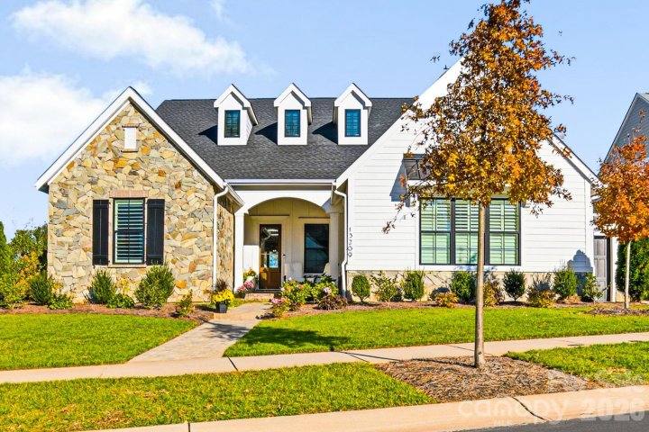 Homes in Oak Farm, Huntersville