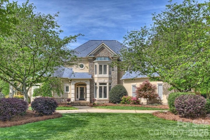 7010 Seton House Lane pending home in Piper Glen, Charlotte, NC