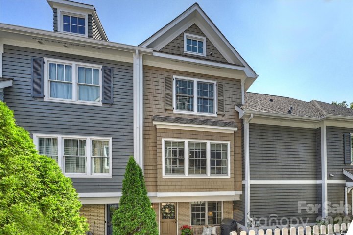 2034 Euclid Avenue pending home in Dilworth, Charlotte, NC