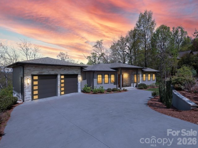 642 Altamont View active home in Reynolds Mountain, Asheville, NC