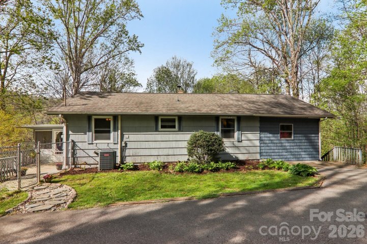 74 Link Circle active home in Wild Acres, Maggie Valley, NC