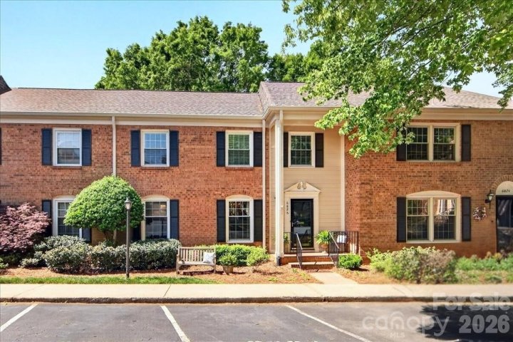 6826 Constitution Lane sold home in Olde Georgetowne, Charlotte, NC