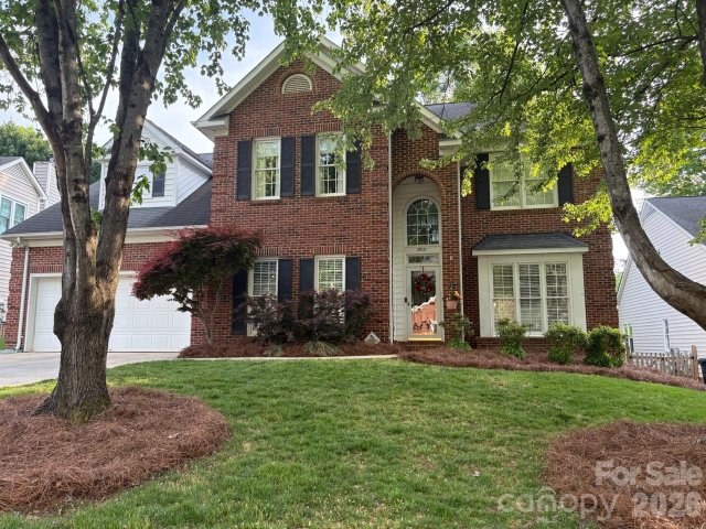8921 Glade Court pending home in Wynfield Forest, Huntersville, NC