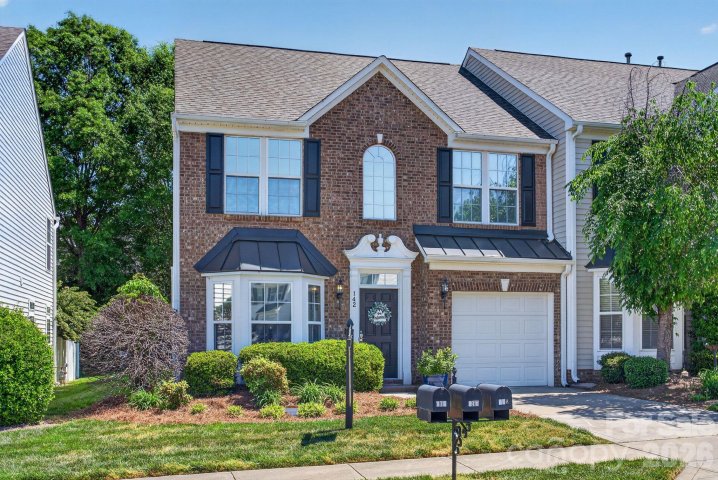142 Autumn Falls Drive pending home in Autumn Cove At Lake Wylie, Clover, SC