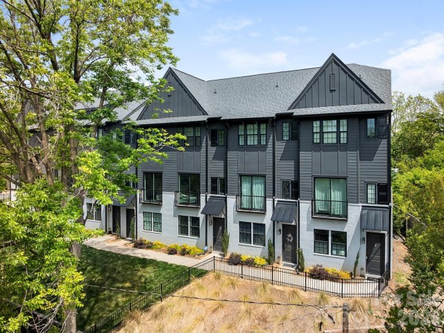 226 Sutton Park Lane active home in Cotswold, Charlotte, NC