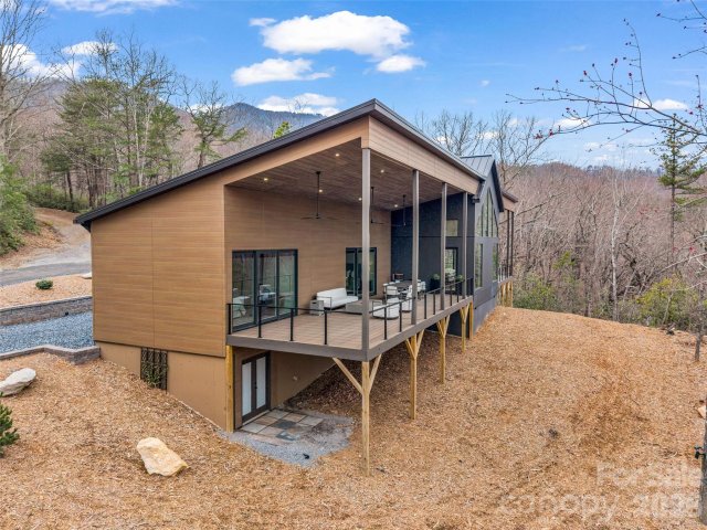 664 Quail Ridge Road active home in Rumbling Bald On Lake Lure, Lake Lure, NC