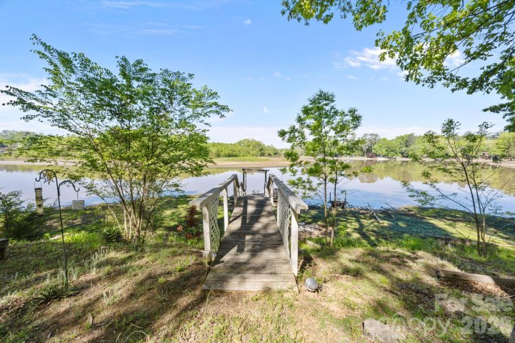 Homes in Lake Wylie, Lake Wylie