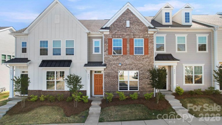 4491 Potters Wheel Drive pending home in Elizabeth, Fort Mill, SC