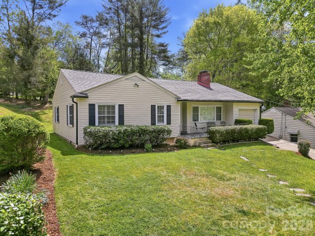 41 Arthur Road pending home in Malvern Hills, Asheville, NC