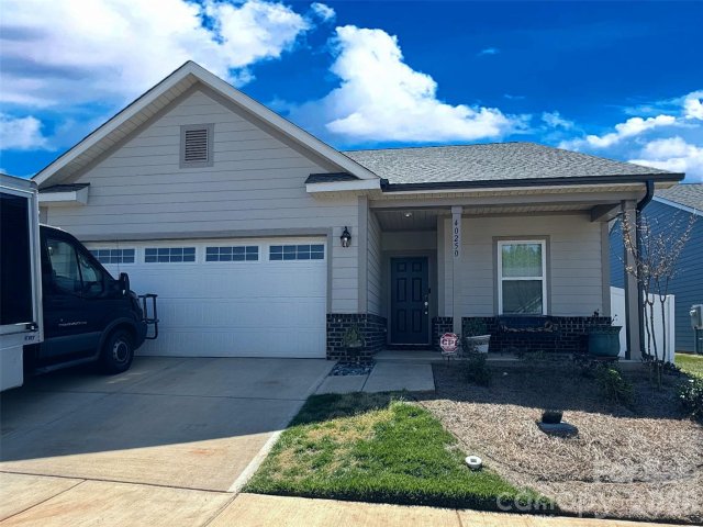 40250 Crooked Stick Drive active home in Edgewater, Lancaster, SC