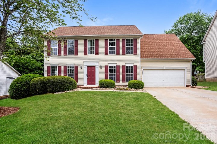 13407 Edgetree Drive pending home in Cardinal Woods, Pineville, NC