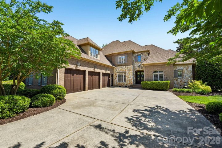 209 Glenmoor Drive active home in Longview, Waxhaw, NC