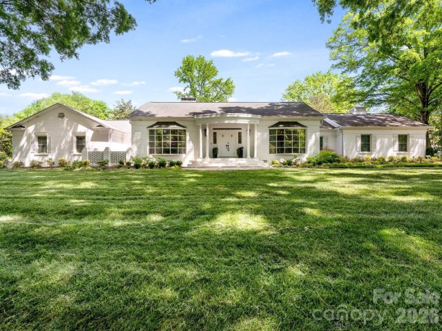 2738 Beverwyck Road pending home in Deering Oaks, Charlotte, NC