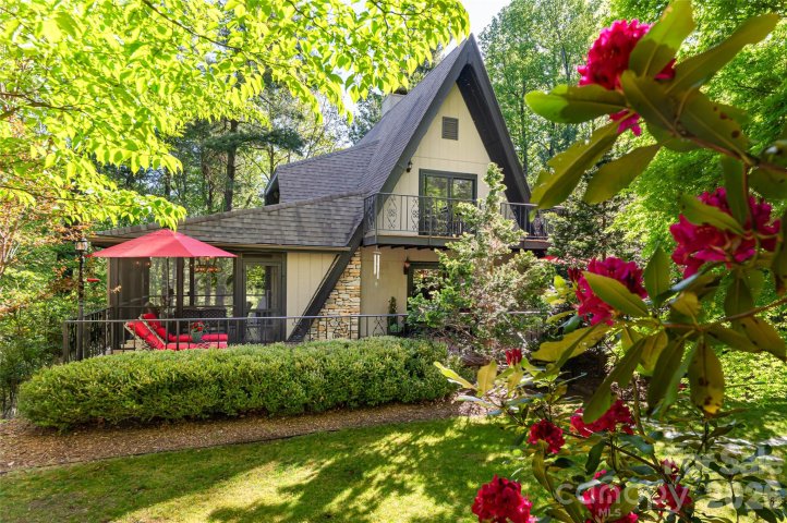 7 Cooper Cove active home in Champion Hills, Hendersonville, NC