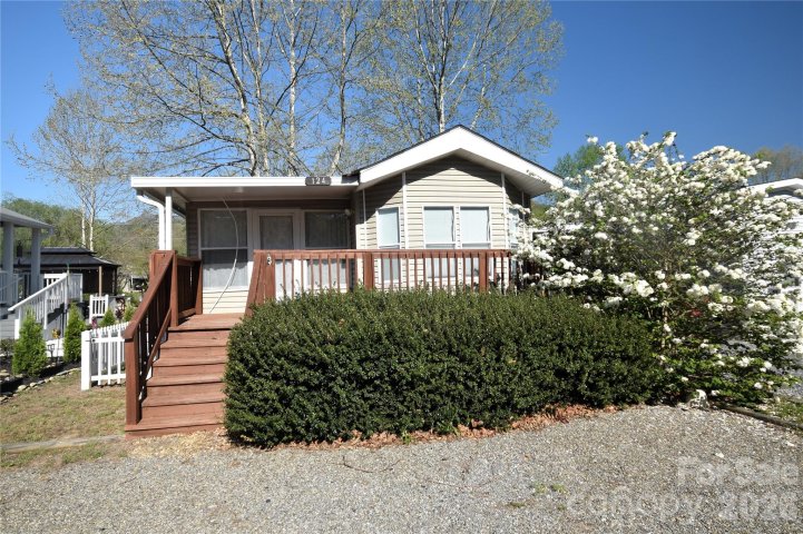 124 Pike Point active home in Dogwood Lakes, Waynesville, NC