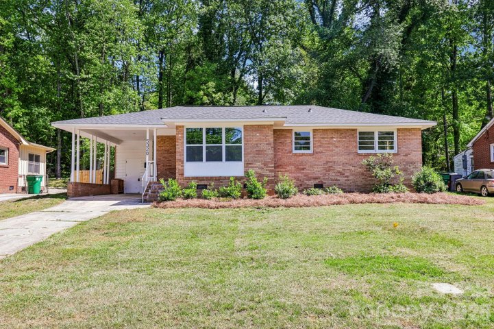 5320 Dolphin Lane pending home in Shannon Park, Charlotte, NC