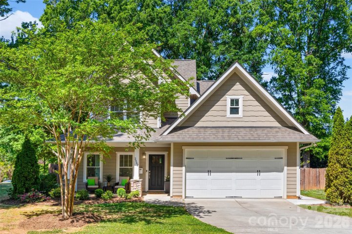 2562 Roseview Lane active home in Merry Oaks, Charlotte, NC