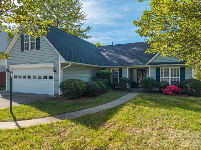 171 Rolling Meadow Road pending home in Livingston Farms, Fletcher, NC