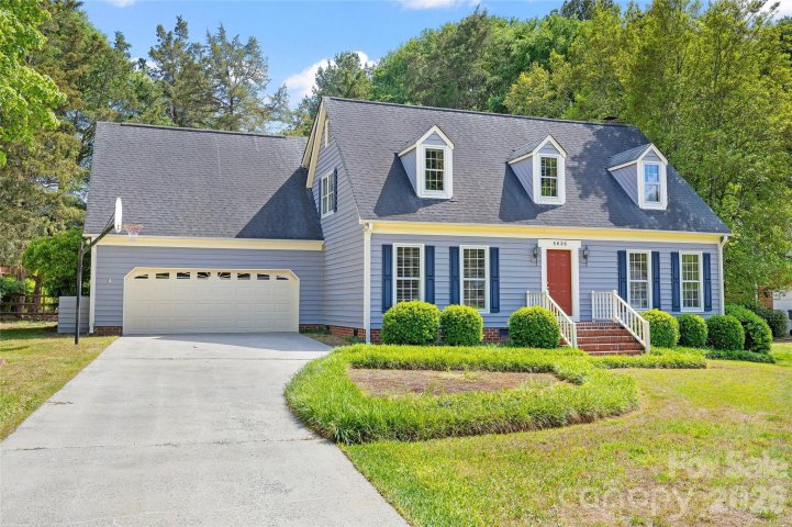 5636 Ivygate Lane pending home in Sturnbridge, Charlotte, NC
