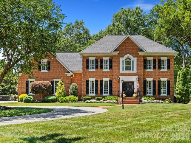 11624 Glenn Abbey Way pending home in Providence Country Club, Charlotte, NC