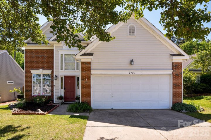 2926 Crawford Brook Lane pending home in Highland Park, Charlotte, NC