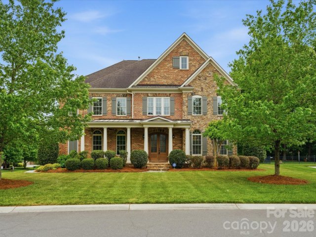 1003 Desborough Drive pending home in Brookhaven, Matthews, NC
