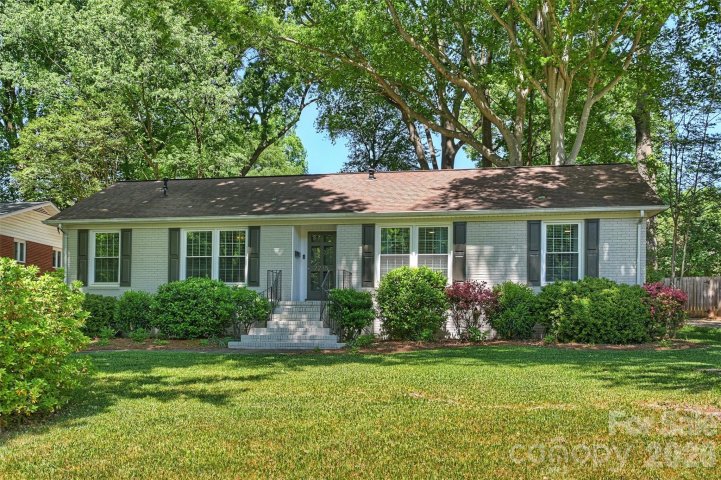 2215 Shadyview Drive pending home in Montclaire, Charlotte, NC
