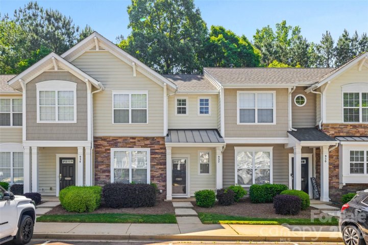 932 Coffee Tree Lane active home in Ridge Pointe, Rock Hill, SC
