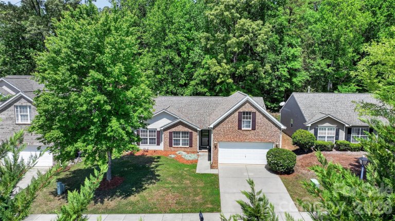 9095 Pembroke Court pending home in Clairemont, Indian Land, SC