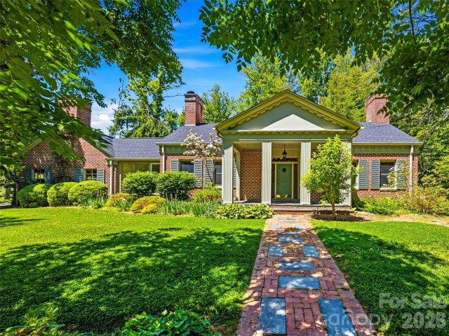 109 Stuyvesant Road pending home in Biltmore Forest, Asheville, NC